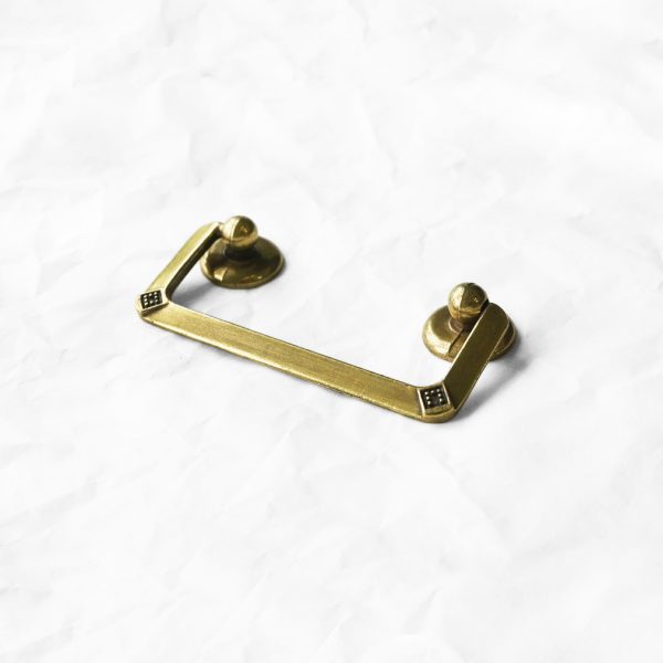 05-PU-0014 – 3 Legged door handle and furniture knob